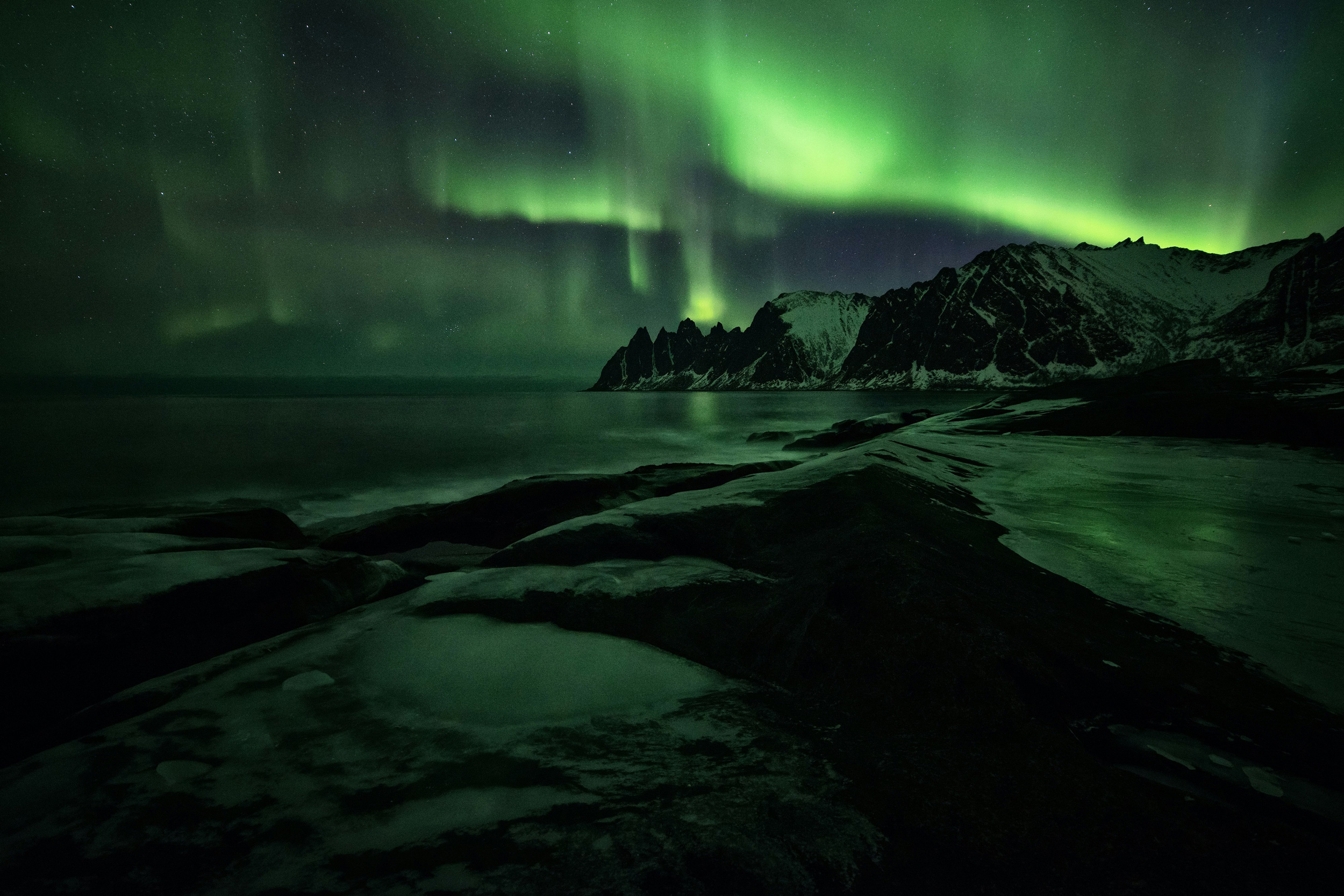 Discover the Northern Lights in Senja through tailored adventures and guided hikes by Senja Tour and Adventures.
